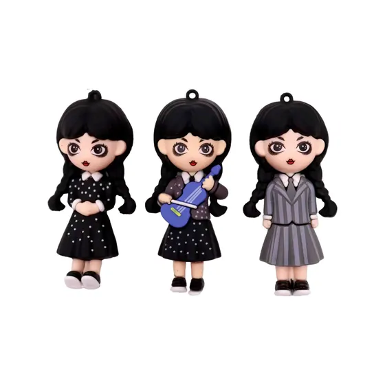 Pingente Wandinha Addams 73Mm Emborrachado Com 12 Pecas