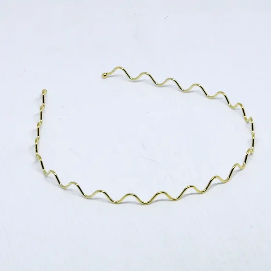 Tiara Curvada Em Ferro Com 50 Pecas