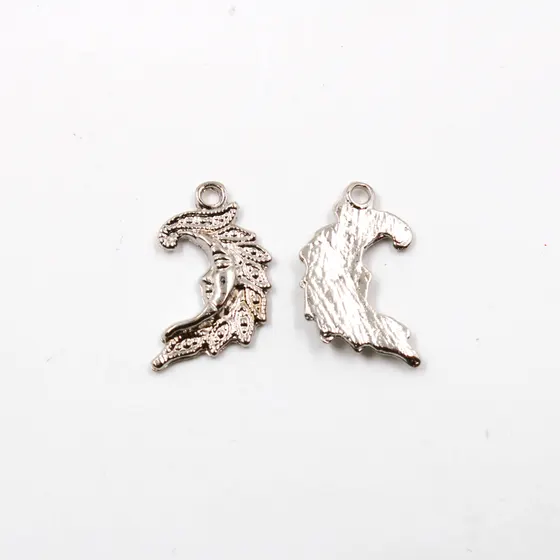 Pingente Lua 26X14Mm Em Zamac