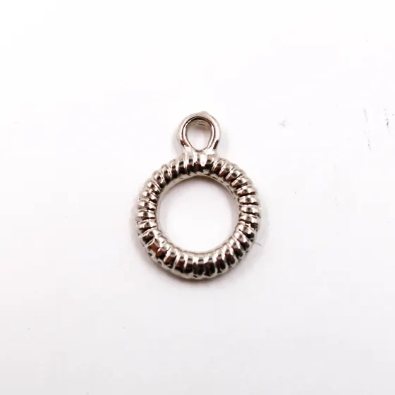 Pingente Argola Trabalhada 20X15Mm Em Zamac