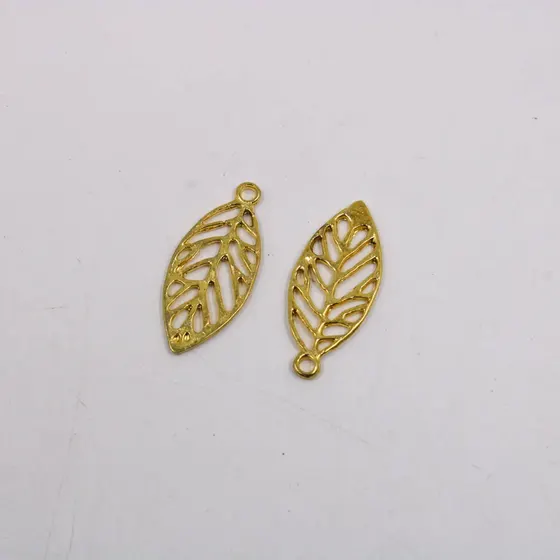 Pingente Folha Vazada 13Mm Em Zamac Com 12 Pecas - Dourado