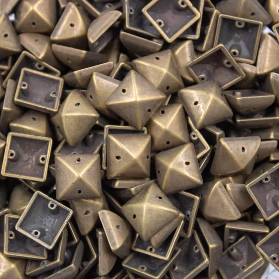 Chaton Para Costura Quadrado Spike 12X12Mm Em Abs Com 500Gr