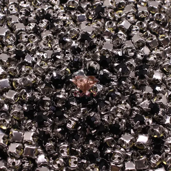 Strass De Costura C/Caixinha 4 Garras Ss18 Em Ferro Com 1.440 Pecas